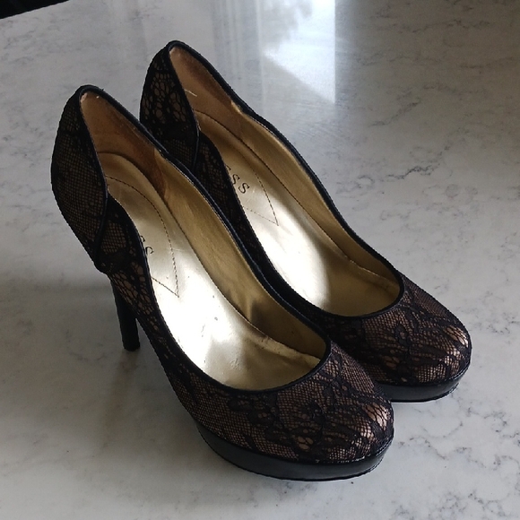 GUESS Black Lace Women's Heels - Picture 1 of 10